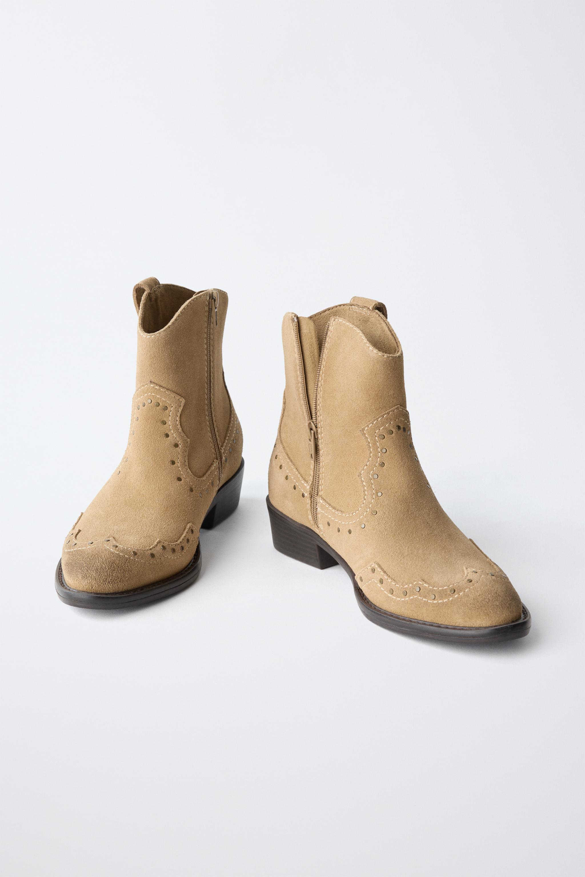 BOTTINES EN CUIR AVEC CLOUS